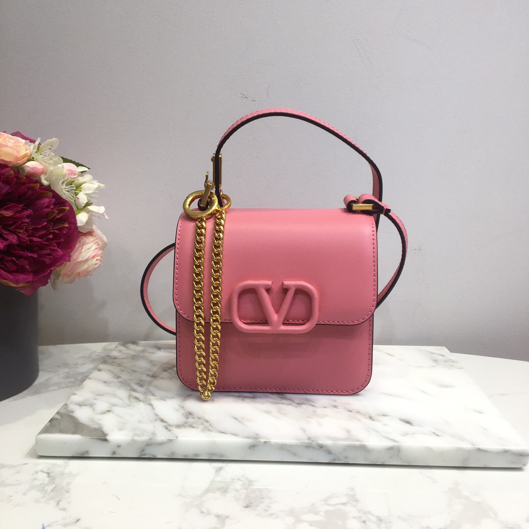 Valentino Garavani VSLING leather shoulder bag. - CRIS&COCO Valentino Garavani VSLING leather shoulder bag.