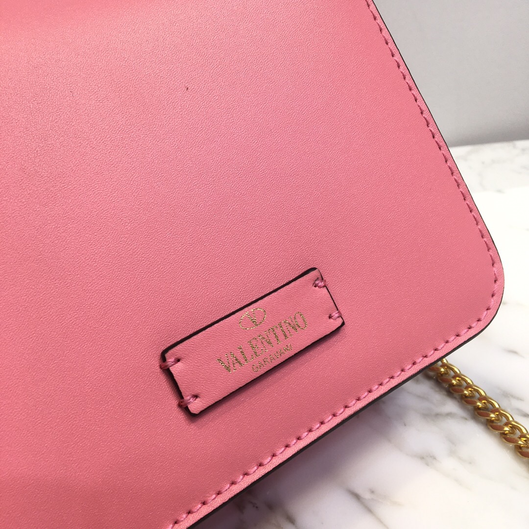 Valentino Garavani VSLING leather shoulder bag. - CRIS&COCO Valentino Garavani VSLING leather shoulder bag.