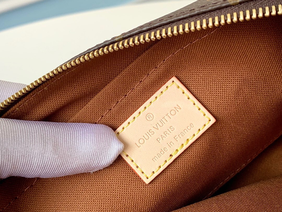 LOUIS VUITTON Monogram Multi Pochette Accessoires - CRIS&COCO LOUIS VUITTON Monogram Multi Pochette Accessories. Authentic Quality Bag with literature, dust bag and authenticity card. The hottest bag of the season, the LV Monogram Multi Pochette features a hybrid of Pochettes in varying sizes coated in LV’s monogram canvas leather. The Pochette Accessoires, Mini Pochette Accessoires, and round coin purse also come with a removable Louis Vuitton inscribed Khaki strap and gold-tone chain. | CRIS&COCO Authentic Quality bags and Accessories