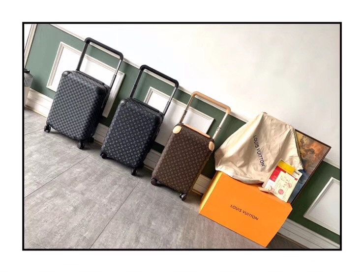 LOUIS VUITTON Horizon 55 Rolling Suitcase Carry On. Original Quality Suitcase including gift box, care book, dust bag, authenticity card. Meet the future of luxurious rolling luggage. Imagined by Marc Newson, widely acknowledged as the most influential industrial designer of his generation, this lightweight 4-wheeled carry-on has a completely flat interior thanks to its large external cane. Every detail exudes innovation and lightness: from the discreet new TSA lock to the most comfortable wheels ever designed by Louis Vuitton. Travel in style with your Horizon 55, which offers surprisingly large interior capacity for a cabin-friendly bag. | CRIS&COCO High-End Designer Bags and Luxury Accessories