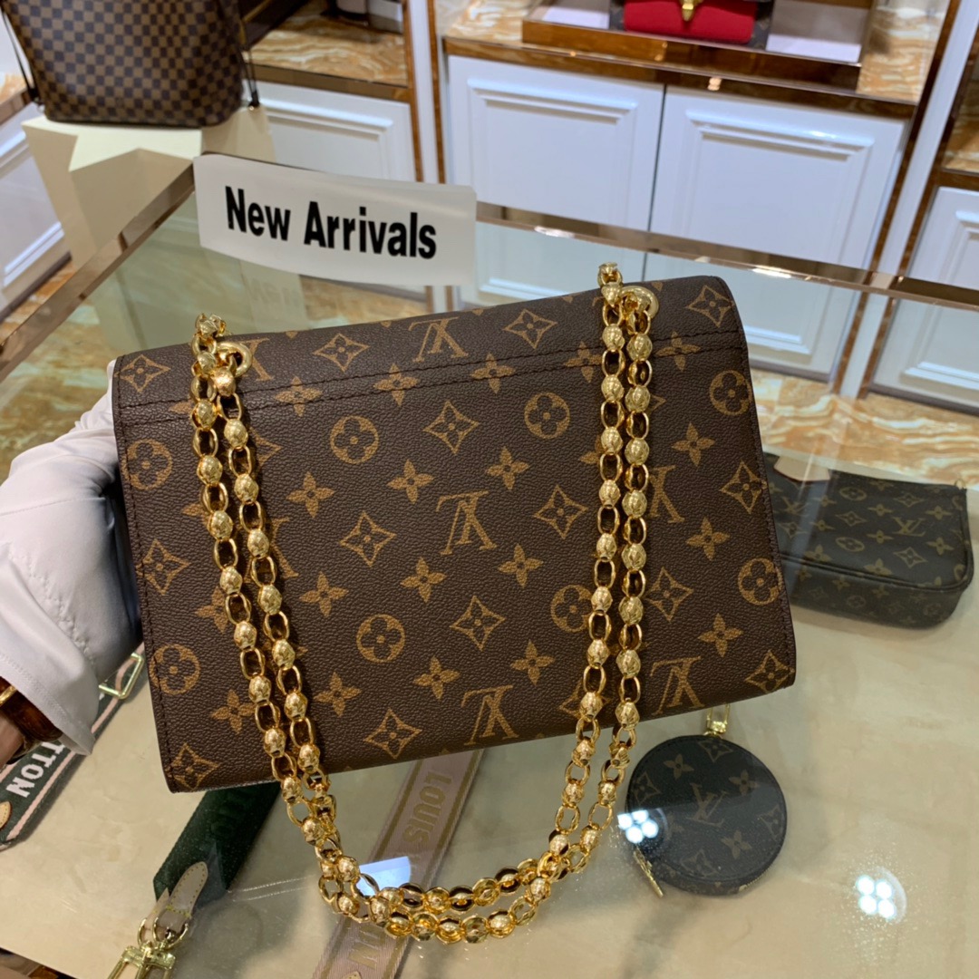 LOUIS VUITTON Victoire Chain Bag.