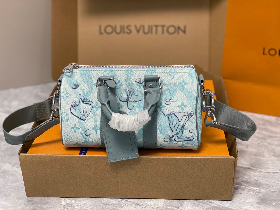 LOUIS VUITTON Keepall Bandoulière 25. Be immersed in style. The Keepall Bandoulière 25 is crafted from Monogram Aquagarden canvas, with LV and Monogram Flowers appearing to be immersed in drops of water. This effect is created using an imaginative inkjet technique. This compact bag includes the two lateral reinforcement bands and the leather name tag, both classic signature details of the Keepall.
