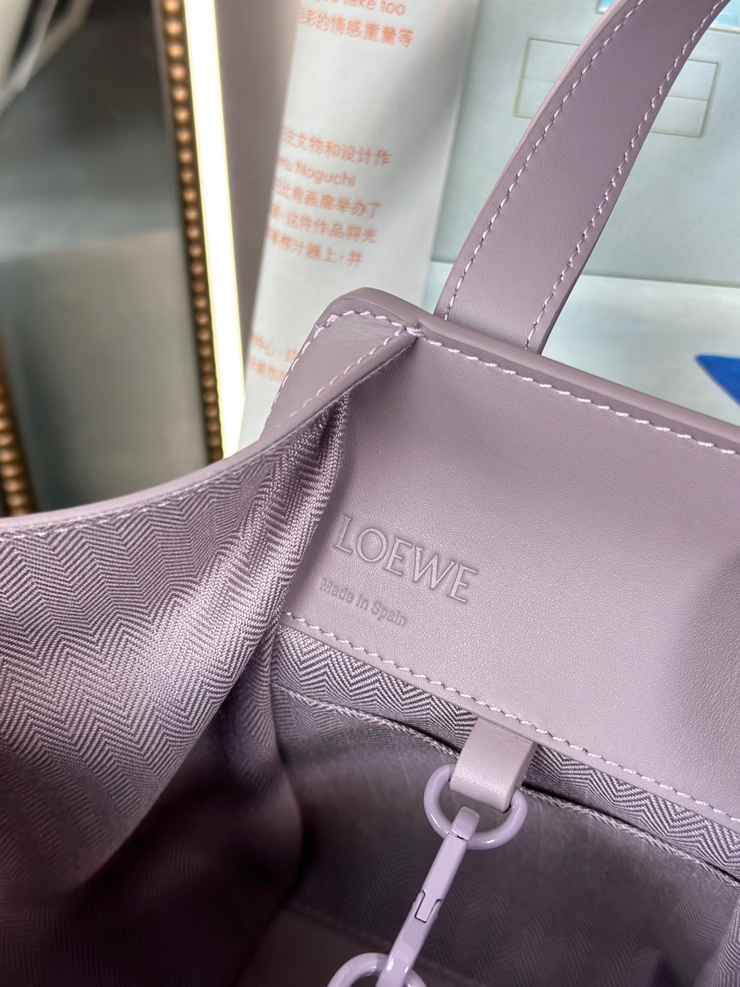 LOEWE Compact Hammock Bag. Unfold Possibilities, Elevate Style: Your Perfect Partner in Versatility and Elegance. The Hammock embodies versatility, featuring flexible side panels that effortlessly adapt to your needs, transforming its shape at will. With its innovative looped straps, this compact iteration is meticulously crafted from luxurious calfskin, offering both style and functionality in perfect harmony.