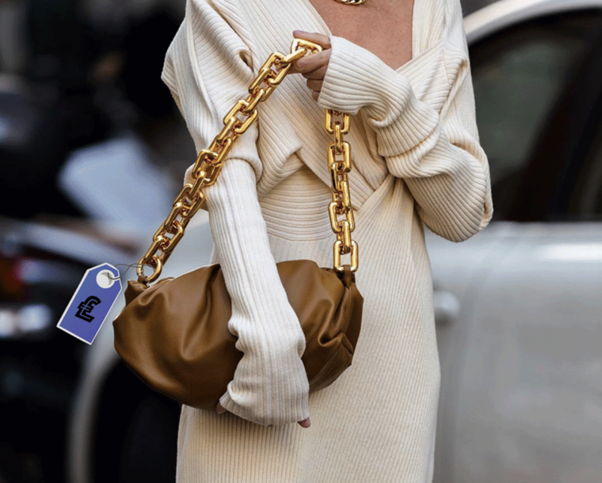 Carry it with confidence: The real power behind a luxury look. Confident woman carrying a BOTTEGA VENETA bag at a fashion event.