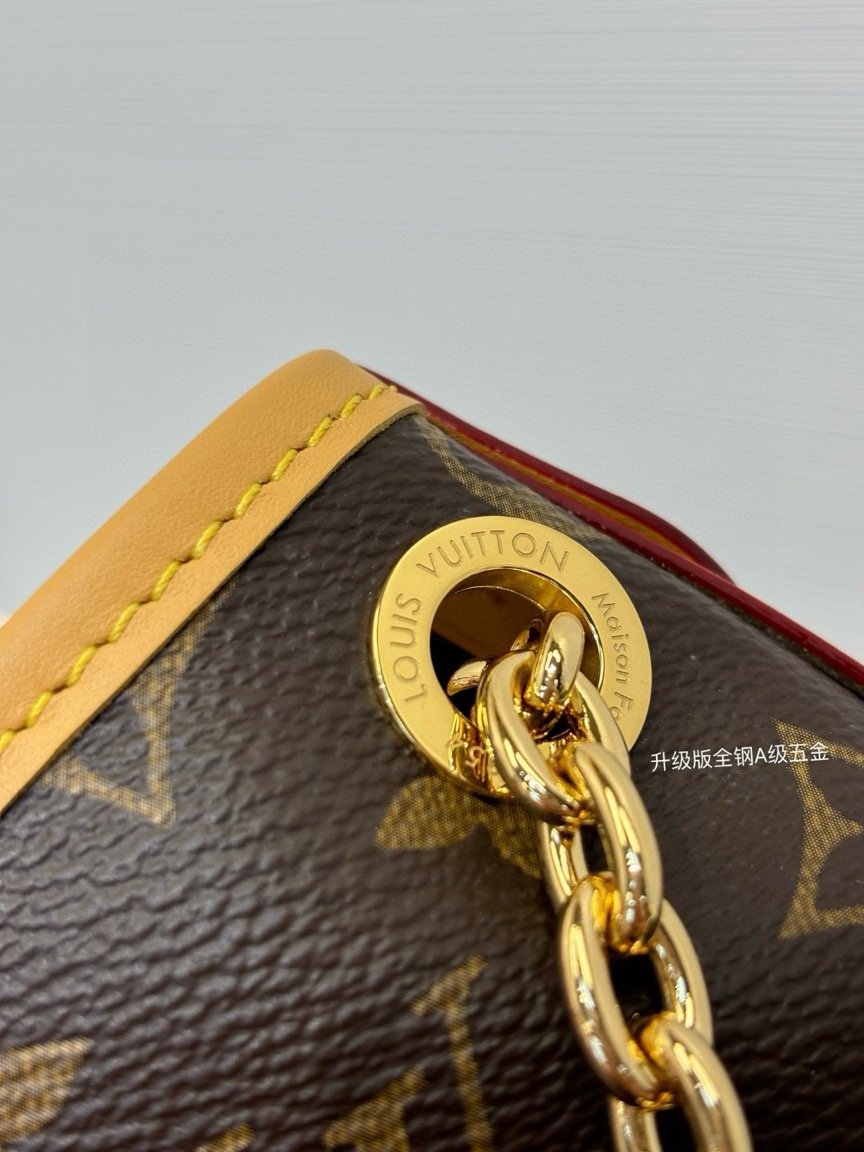 CarryAll BB. Authentic quality luxury bag crafted in genuine leather comes with authenticity card, dust bag and gift bag. Effortless Elegance, Day to Night – The CarryAll BB Reimagined. The iconic CarryAll BB returns this season with a stylish twist, perfect for transitioning from day to evening. Expertly crafted from the House’s signature Monogram canvas, it’s elevated with a gleaming gold-toned chain adorned with Monogram Flowers. Thoughtful details like the contrasting leather name tag and matching lace closure add a refined touch. Inside, a zipped pocket offers a convenient spot to keep your everyday essentials—like a credit card—close at hand.