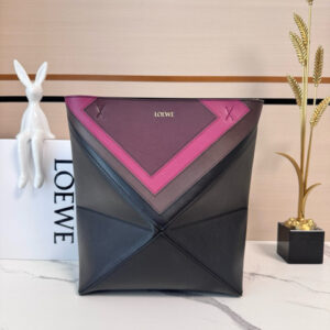 Medium Puzzle Fold Tote.  Authentic quality luxury bag crafted in genuine leather comes with authenticity card, dust bag and gift bag. Modern art meets effortless luxury. This exceptional piece reimagines the iconic Puzzle Fold silhouette with a lightweight geometric structure that folds completely flat, making it the ultimate travel companion. Crafted in supple nappa calfskin, the tote features exquisite leather marquetry squares inspired by Josef Albers’s celebrated Homage to the Square series. Each panel reflects precision, balance, and *OEWE’s unmatched craftsmanship, transforming a functional tote into a wearable work of art. Part of the exclusive *OEWE x Albers collection, this medium Puzzle Fold tote blends practicality with cultural sophistication, offering spacious elegance for everyday moments, weekend escapes, and artful adventures. A collectible masterpiece—crafted for the modern collector.