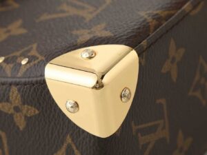 Trunkie. Authentic quality luxury bag crafted in genuine leather comes with authenticity card, dust bag and gift bag. Heritage, Reimagined for Today. A bold tribute to the House’s storied past, the Trunkie brings the spirit of vintage travel into a sleek, modern silhouette. Crafted in iconic Monogram canvas and adorned with 38 gold-toned rivets, it echoes the timeless charm of classic LV trunks. Metallic corners and the signature S-lock closure elevate its structured design, while the sliding chain offers versatile styling—from shoulder to crossbody with effortless ease. Inside, a thoughtfully sized interior with a zipped pocket keeps your essentials perfectly organized. Where history meets modern sophistication, the Trunkie is more than a bag—it’s a statement of enduring luxury. - CRIS&COCO Trunkie. Authentic quality luxury bag crafted in genuine leather comes with authenticity card, dust bag and gift bag. Heritage, Reimagined for Today. A bold tribute to the House’s storied past, the Trunkie brings the spirit of vintage travel into a sleek, modern silhouette. Crafted in iconic Monogram canvas and adorned with 38 gold-toned rivets, it echoes the timeless charm of classic LV trunks. Metallic corners and the signature S-lock closure elevate its structured design, while the sliding chain offers versatile styling—from shoulder to crossbody with effortless ease. Inside, a thoughtfully sized interior with a zipped pocket keeps your essentials perfectly organized. Where history meets modern sophistication, the Trunkie is more than a bag—it’s a statement of enduring luxury.